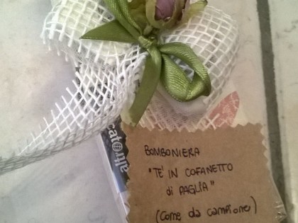 Tè con scatola di paglia