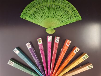Ventaglio profumato in legno colorato